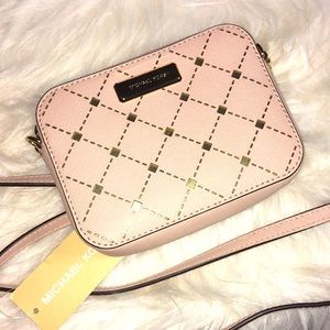 🎉HOST PICK🎉 NWT Michael Kors Jamey Ballet Leather Crossbody In Blush and gold